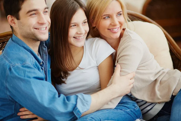 Familia feliz de tres — Foto de Stock