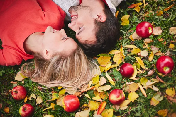 Met rijpe appels (echt) paar — Stockfoto