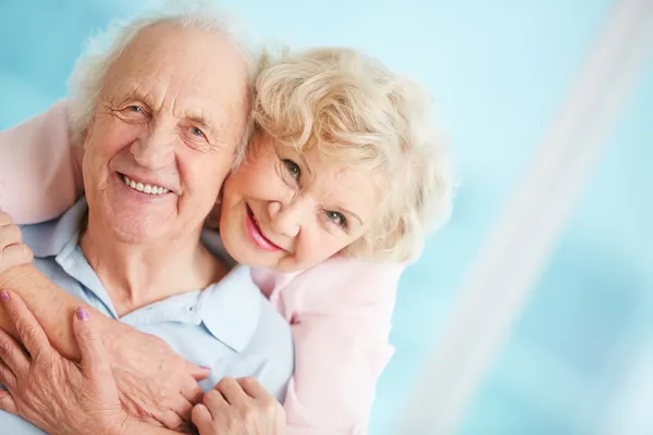 Affectionate elderly couple — Stock Photo, Image