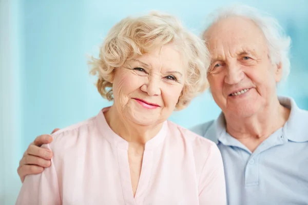 Anziani sorridenti — Foto Stock