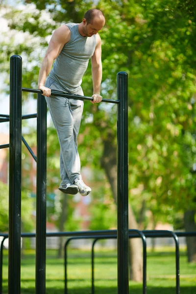 Young man training — Stock Photo, Image