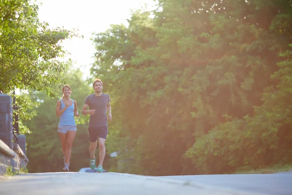 Couple running outdoors — Stock Photo, Image