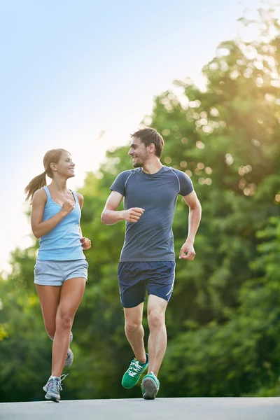 Couple running outdoors — Stock Photo, Image