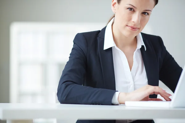 Imprenditrice al lavoro — Foto Stock