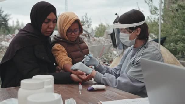 Waist Shot Little Refugee Girl Standing Next Her Mother Getting — Stock Video