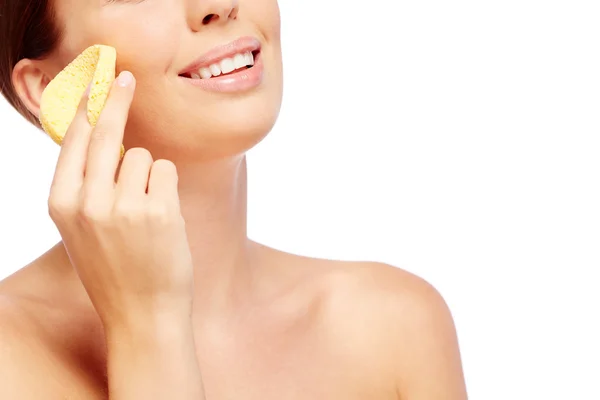 Woman cleaning face with sponge — Stock Photo, Image