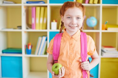 elma ile kız öğrenci