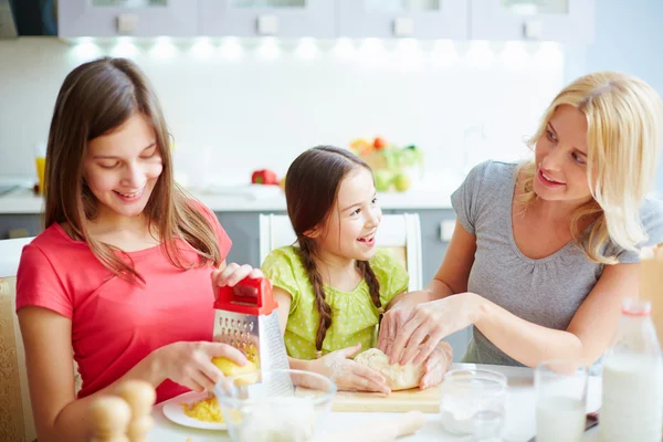 Females making dough — Stock Photo, Image