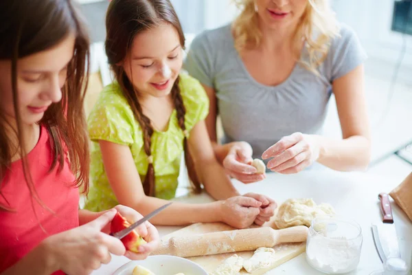 Girls and mother cooking pastry — Stock Photo, Image