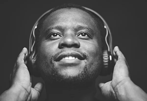 African-American guy with headphones — Stock Photo, Image