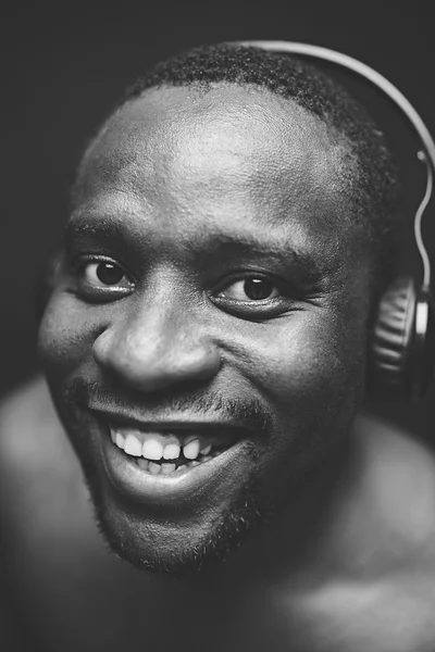 Afro-amerikai srác fejhallgató — Stock Fotó