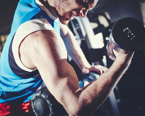 Man doing exercise with barbell — Stock Photo, Image