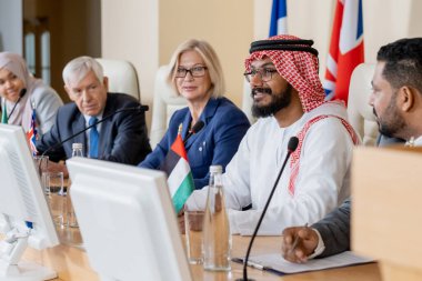 Uluslararası Siyasetçiler Konferansta