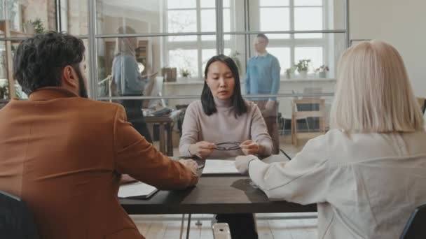 Medium Shot Manager Executive Sitting Table Talking Upset Asian Female — Stock Video
