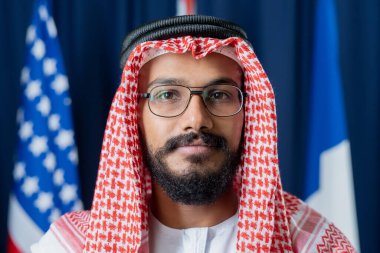 Ghutrah 'daki Ciddi Arap Politikacı