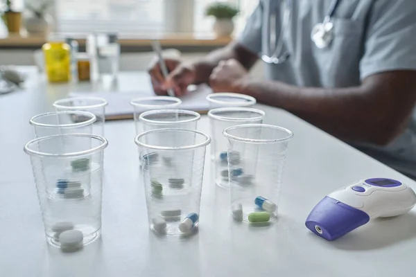 Pastillas para tratar enfermedades — Foto de Stock