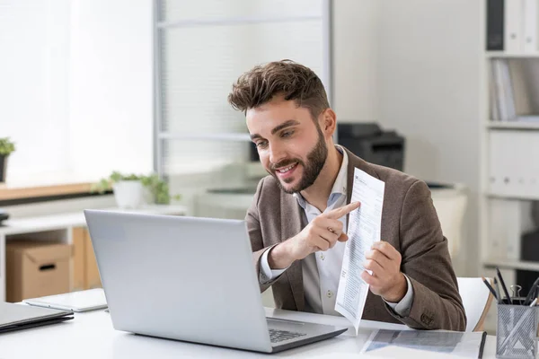 Uitleggen hoe u belastingpapieren invult — Stockfoto