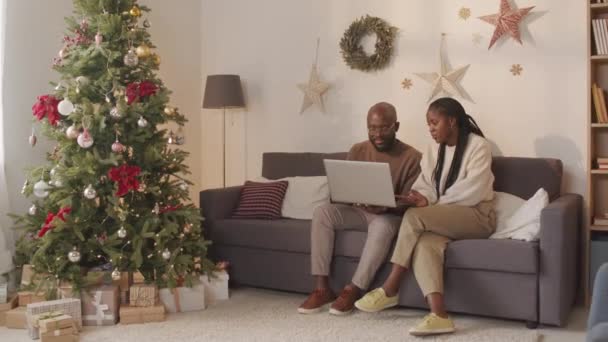 Handheld Tracking Young African American Man Woman Sitting Couch Cozy — Stock Video