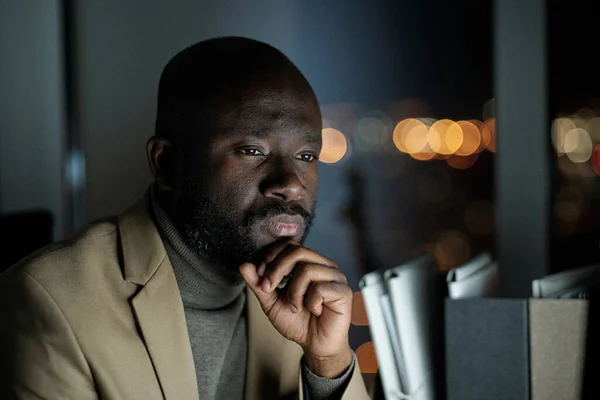 Serious man in formalwear sitting in front of computer monitor — Stock Photo, Image