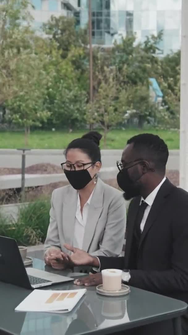 Vertical Shot Asian Businesswoman African American Businessman Formal Wear Face — Stock Video