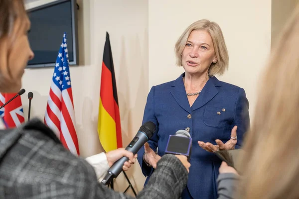 Contemporary female politician giving interview at press conference — Foto Stock