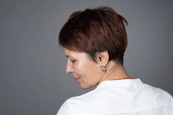 Close-up of mature woman with short hairstyle — Stock Photo, Image