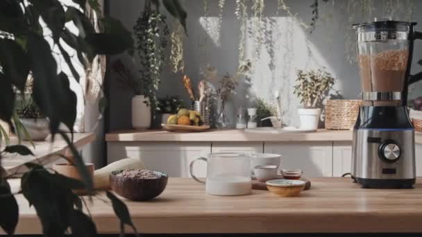 Pan Shot Blender Smoothie Standing Cozy Kitchen Milk Bowls Fresh — Stock Video
