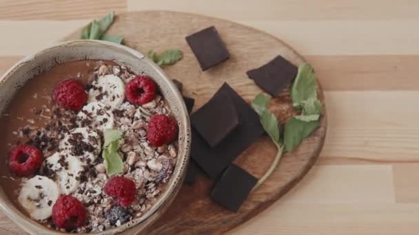 Close Top View Delicious Breakfast Smoothie Bowl Chocolate Raspberries Banana — 图库视频影像