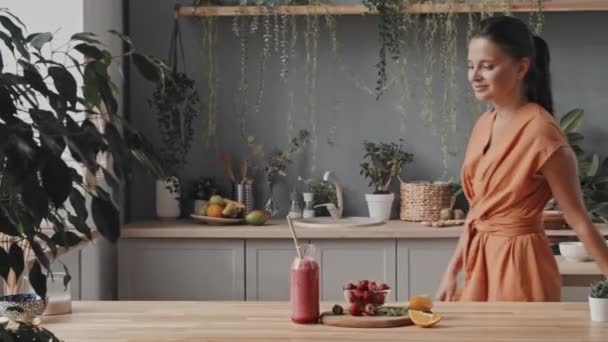 Pan Portrait Happy Young Woman Entering Cozy Kitchen Lots Plants — Stockvideo