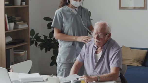 Medium Shot Young Female Doctor Examining Caucasian Senior Man Stethoscope — Stock Video