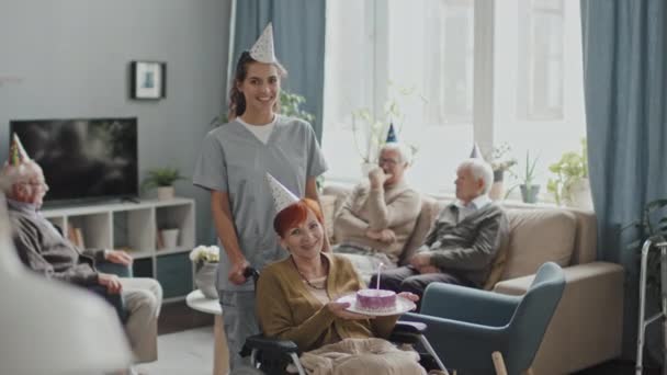 Slowmo Portrait Happy Senior Woman Wheelchair Young Female Nurse Wearing — Vídeo de Stock