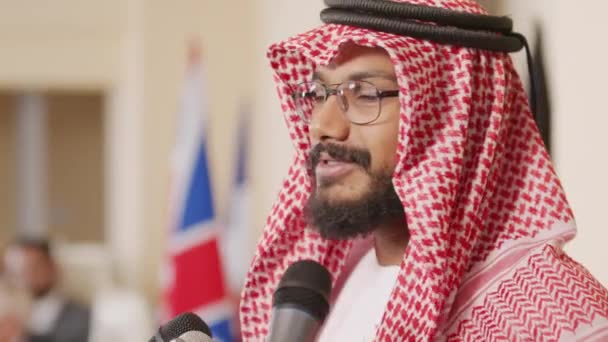 Nahaufnahme Eines Männlichen Arabischen Politikers Traditioneller Kleidung Und Eines Keffiyeh — Stockvideo
