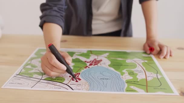 Розріз Невизначеного Архітектора Розмальовка Карта Площі Фетровою Ручкою Столі Офісі — стокове відео