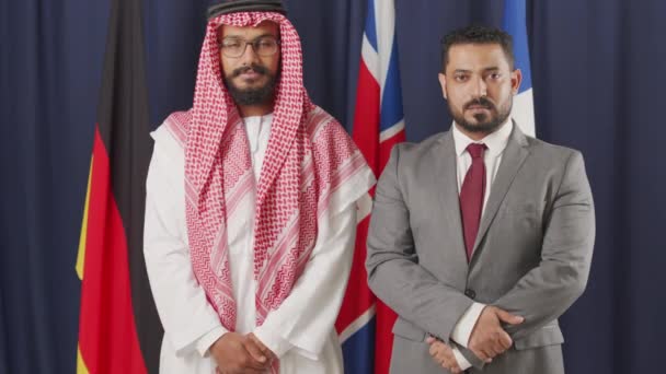 Odchyl Się Średnio Powolny Portret Arabskich Środkowo Wschodnich Przywódców Politycznych — Wideo stockowe