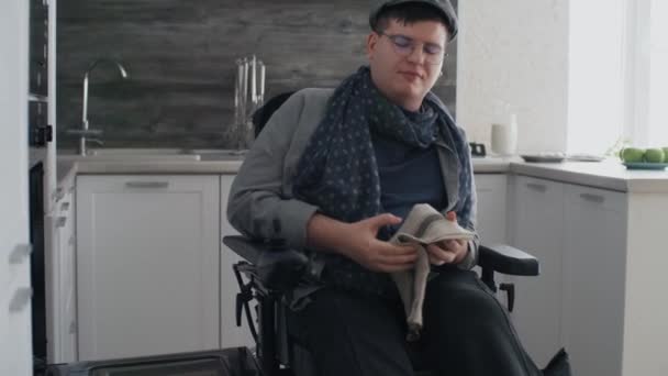 Medium Long Caucasian Man Wheelchair Wearing Eyeglasses Peaked Cap Opening — Αρχείο Βίντεο