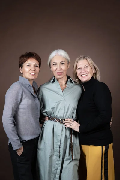 Elegante volwassen vrouwen portret — Stockfoto