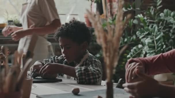 Low Angle Black Girl Her Little Brother Sitting Table Pottery — Stock Video