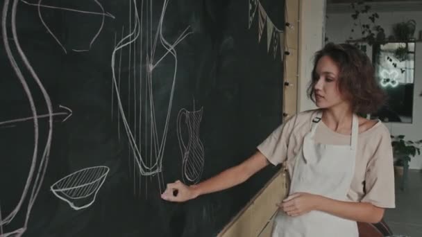 Medium Young Caucasian Female Tutor Wearing Shirt Apron Showing Teaching — Stock Video