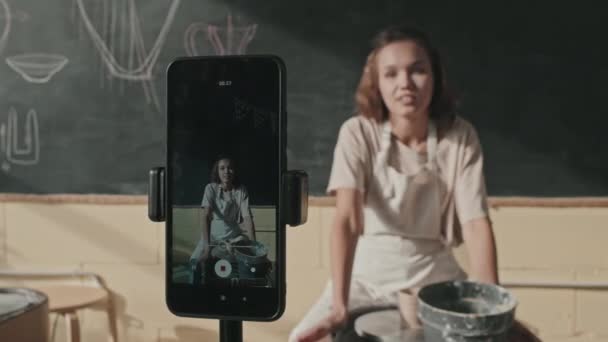 Selective Focus Brown Haired Caucasian Woman Wearing Apron Sitting Pottery — Stock Video