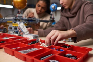 Robot Bilimleri Dersi Kapat