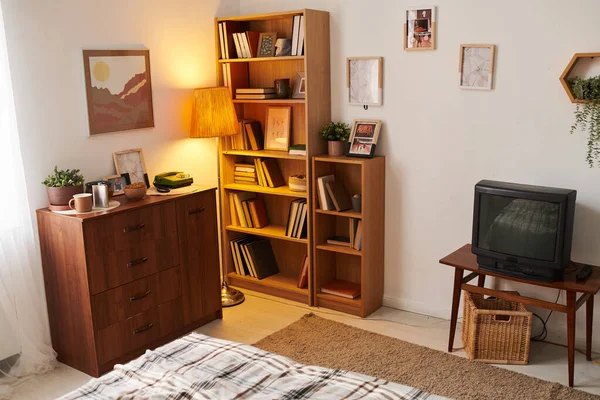 Část obývacího pokoje nebo ložnice v moderním apartmánu — Stock fotografie