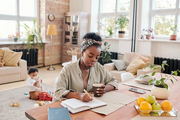 Modern mamma planeringsdag — Stockfoto