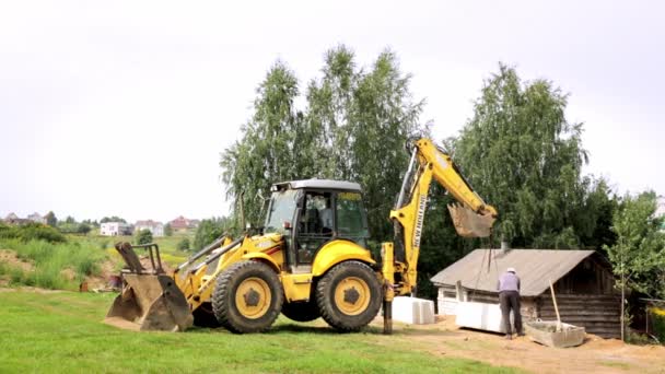 Chargeuse Sur Pneus Excavatrice Installer Les Blocs Fondation Dans Une — Video