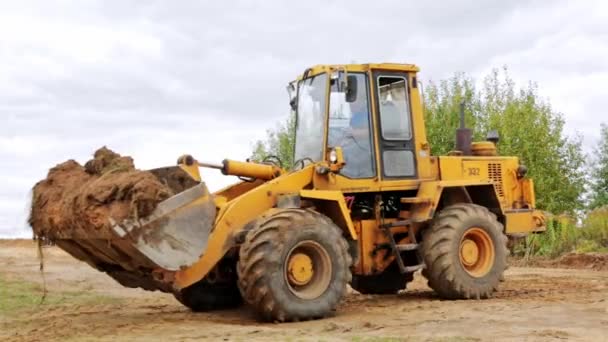 Bielorrusia Minsk Octubre 2021 Tractor Bulldozer Clearing Ground Grandes Excavadoras — Vídeo de stock