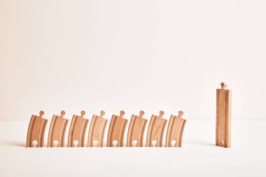 Liderlik ve inisiyatif kavramı. Takım yönetimi. Kartvizit modeli. Kariyer. İş için iş. CEO takımı. İnsan grubunun lideri. Ofis çalışanlarının müdürü. Tahta demiryolu oyuncağı. Öğretmen ve sınıf.