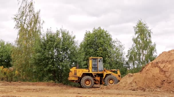 Weißrussland Minsk Oktober 2021 Traktorbulldozer Räumen Das Gelände Großer Bagger — Stockvideo