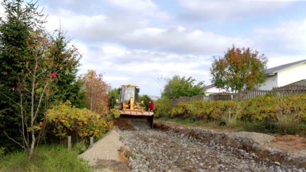 Belarús Minsk Octubre 2021 Tractor Bulldozer Drives Extrimely Close Cargador — Vídeo de stock