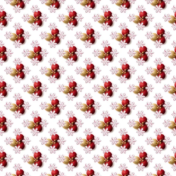 赤い背景に白い雪片とシームレスなパターン クリスマスのテクスチャ デザインモックアップ 休日の概念 ポスター壁紙 お祭り騒ぎだ 印刷用のペーパーテンプレート 新年の挨拶カード — ストック写真