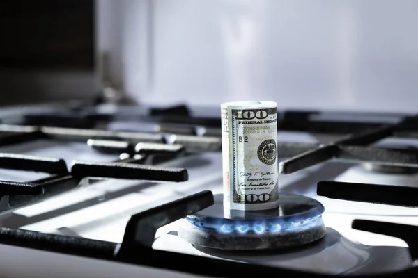 Concepto Crisis Del Gas Billete 100 Dólares Quema Una Cocina —  Fotos de Stock