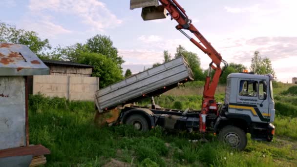 모래에서 내리고 자원의 전달을 건설쪽 재산을 벨로루시 민스크 — 비디오